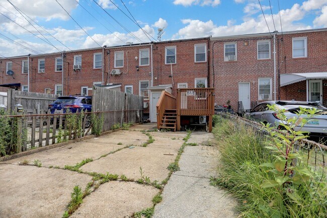 Building Photo - 434 Folcroft St