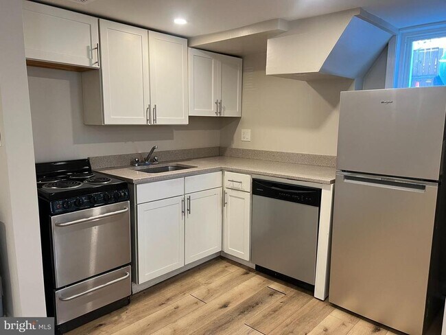 Building Photo - 2509 Cliffbourne Pl NW