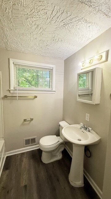 Building Photo - EAST SIDE UPDATED 4 BEDROOM 2 BATH HOME AVAILABLE NOW!