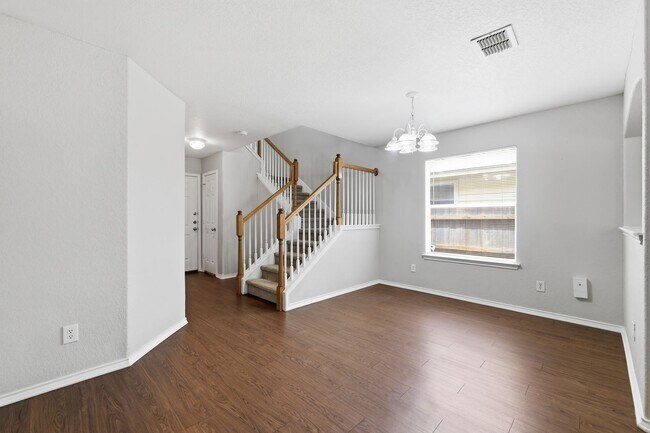 Building Photo - Spacious Two-Story Home in Prime Laurel Canyon Location