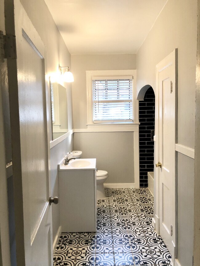 Building Photo - 743 E Parkway S