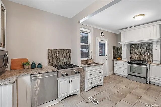 Building Photo - 22216 Park St