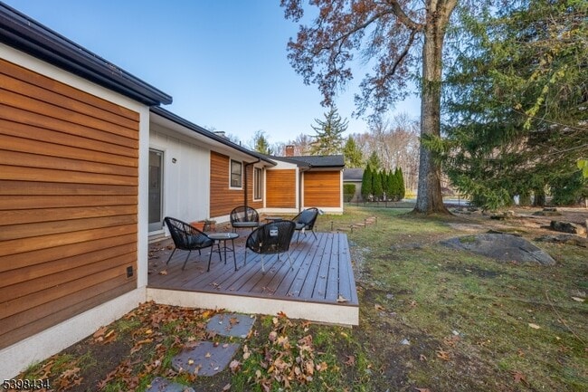 Building Photo - 7 Oak Tree Ln