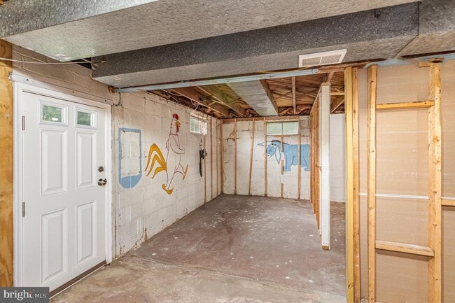 Building Photo - 9 W Highland Ave