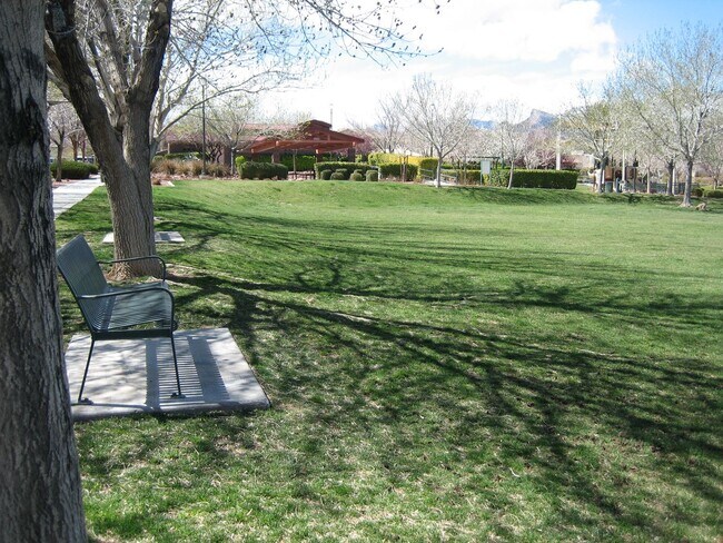 Building Photo - Beautiful 3 bd home in Summerlin Center ne...
