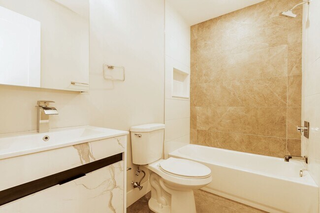 Building Photo - 2218 N Franklin St