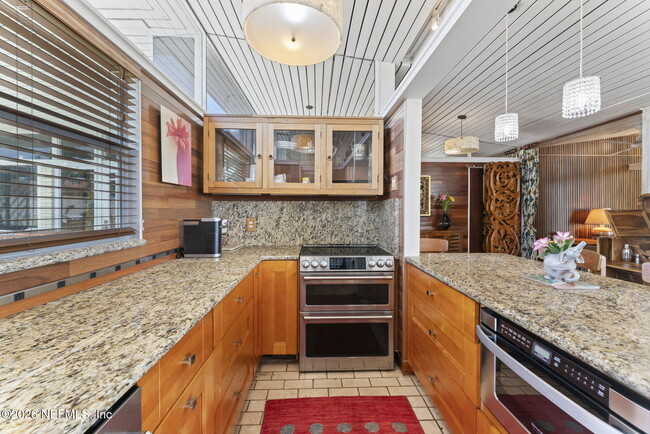 Building Photo - 2337 Seminole Rd