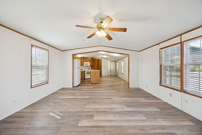 Building Photo - Charming Country Retreat on 1 Acre in Hasl...