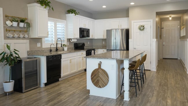 Building Photo - 884 W Whistling Thorn Ave