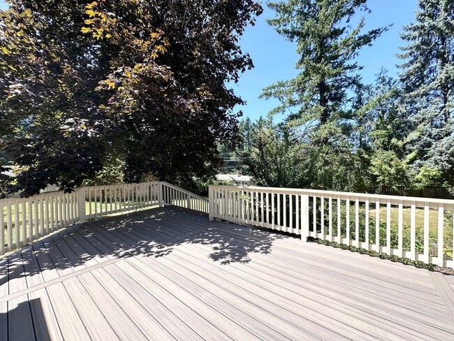 Building Photo - Gorgeous 3 Bed 2 Bath w/ Brand New Deck Patio Home in Cedar Hills! MOVE IN SPECIAL!