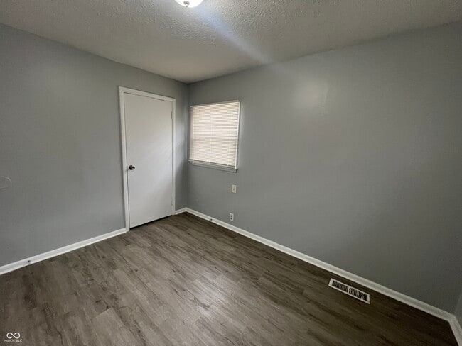 Building Photo - 1919 S Keystone Ave