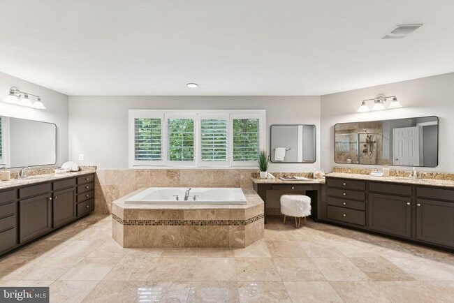 Building Photo - 7351 Nicole Marie Ct