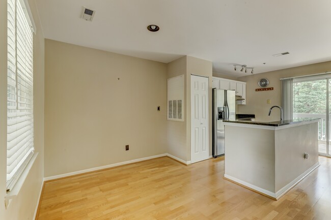 Building Photo - 501 Olmsted Park Pl