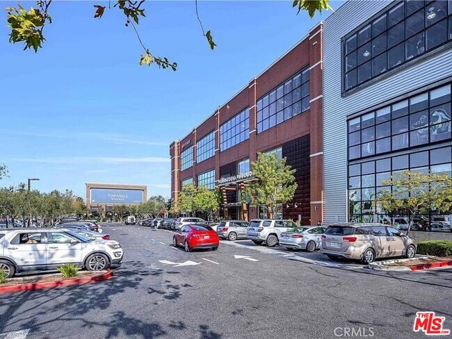 Building Photo - 5565 Canoga Ave
