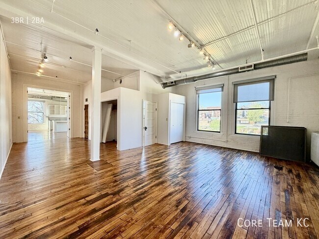 Building Photo - 1800 Central St