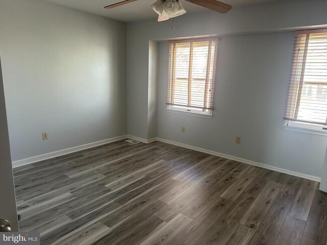 Building Photo - 223 E 8th Ave