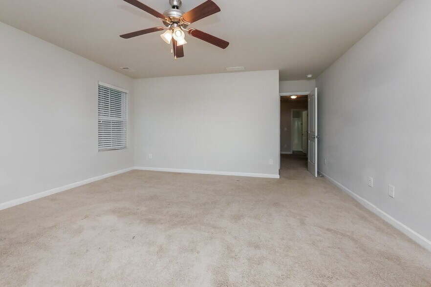 Building Photo - 405 Invector Ct