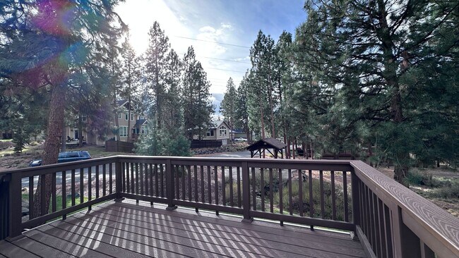 Building Photo - Sign your lease by December 31st and enjoy a $1,000 rent discount applied at move-in!