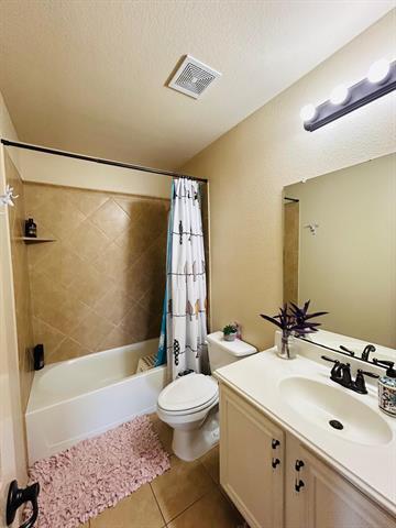 Building Photo - 1205 Red Dr