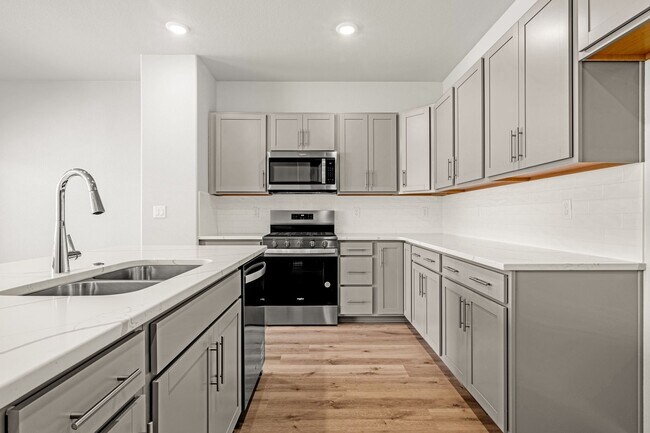 Building Photo - Brand New Luxury Townhome with Unparalleled Pikes Peak & Front Range Views