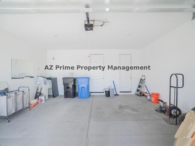 Building Photo - 3719 S 63rd Dr