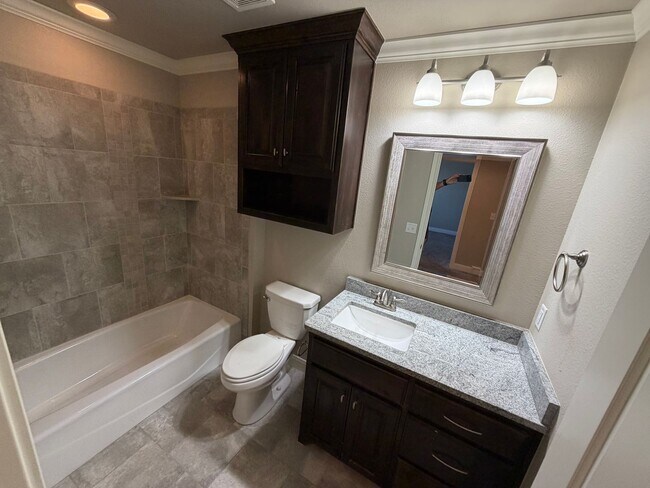 Building Photo - 6502 Isabella Dr