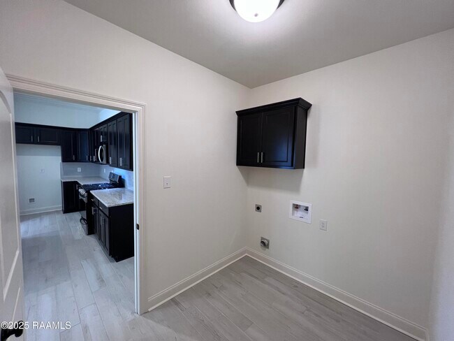 Building Photo - 107 Tenor St
