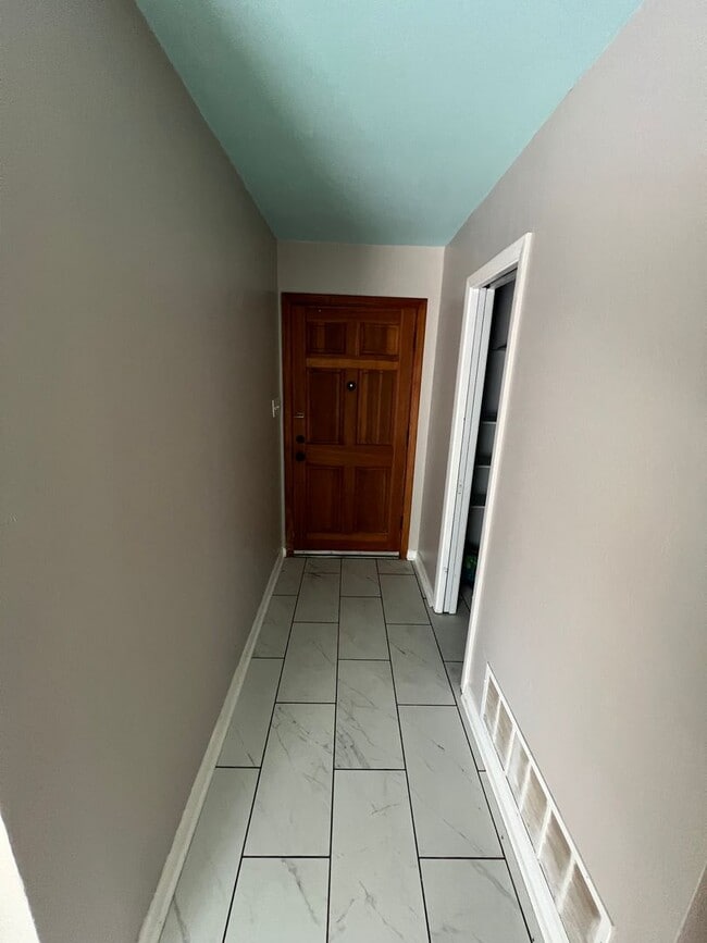 Building Photo - 1875 S Brookwood Dr