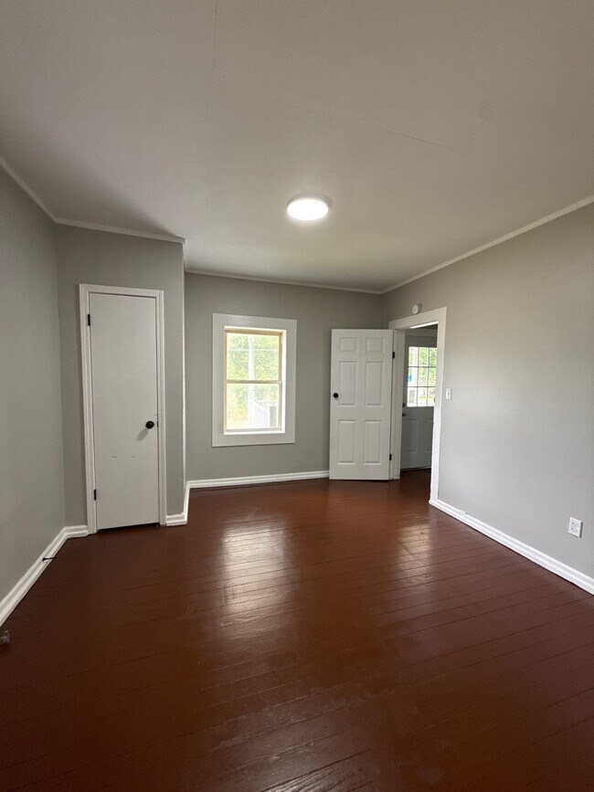 Building Photo - 535 N College St