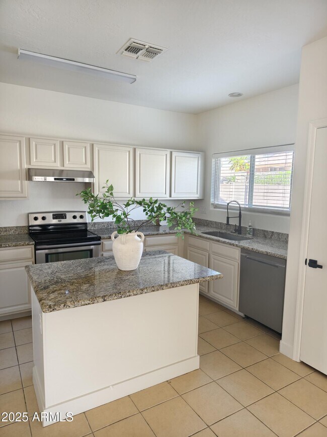 Building Photo - 15061 N 90th Dr