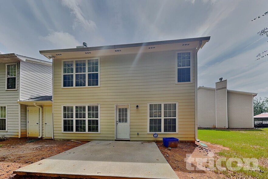 Building Photo - 9598 Lakeview Cir