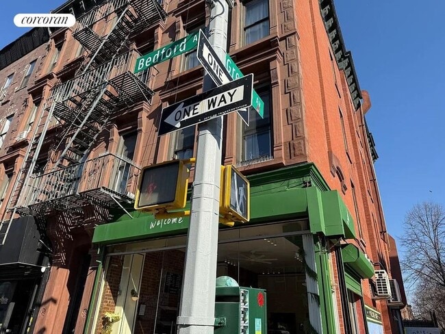 Building Photo - 370 Greene Ave