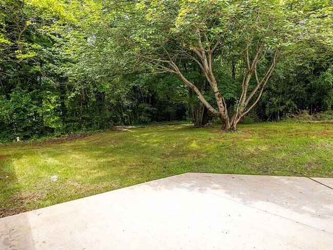Building Photo - 2 Bedrooms • 2 Full Bathrooms • ~1,254?sq?ft • ~0.34-acre lot