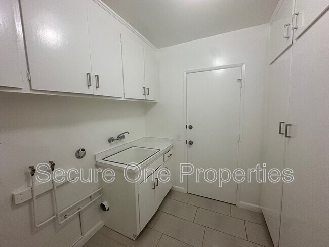 Building Photo - 4654 Galendo St