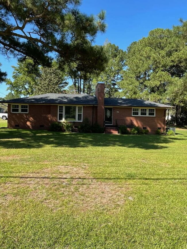 Building Photo - 3 Bedrooms 1.5 bath