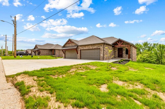 Building Photo - 102 E Mills Rd