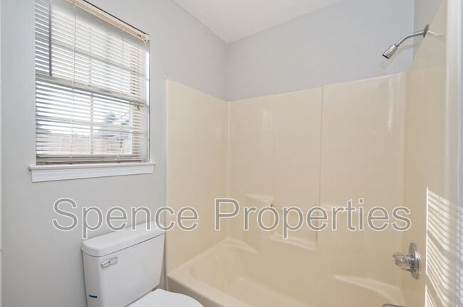 Building Photo - 440 Apple Dr