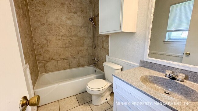 Building Photo - 5603 Amherst St