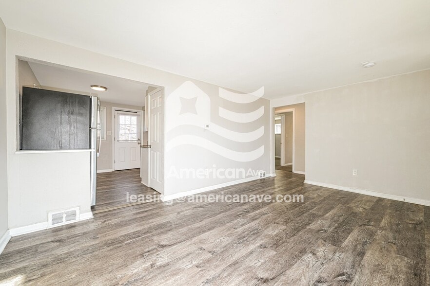 Building Photo - 401 Johnston Rd