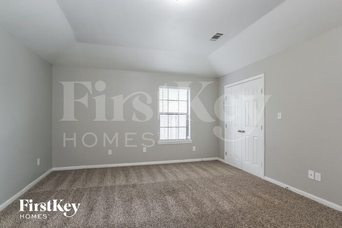 Building Photo - 15615 Fall Briar Dr