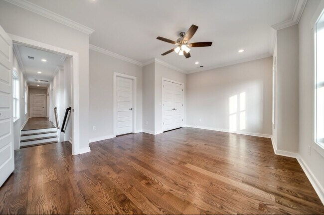 Building Photo - 4010B Clifton Ave
