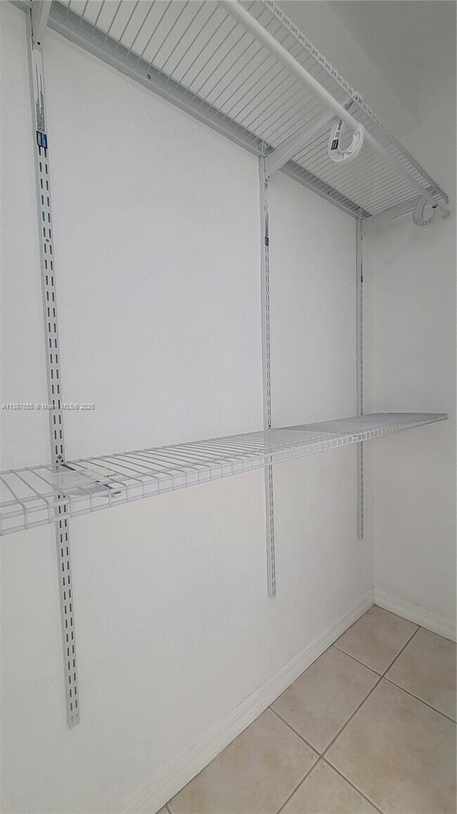 Building Photo - 520 SW 5th St