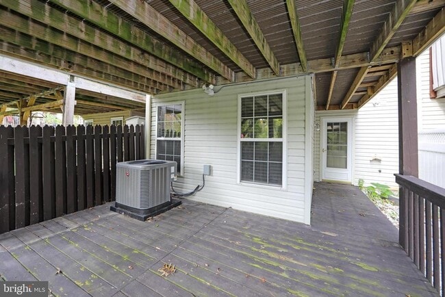 Building Photo - 156 Liberty Way