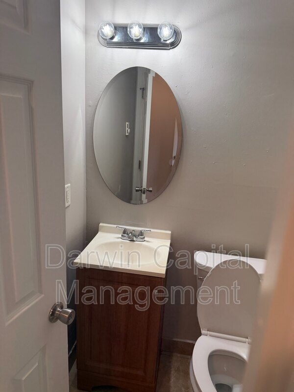 Building Photo - 658 Tara Dr