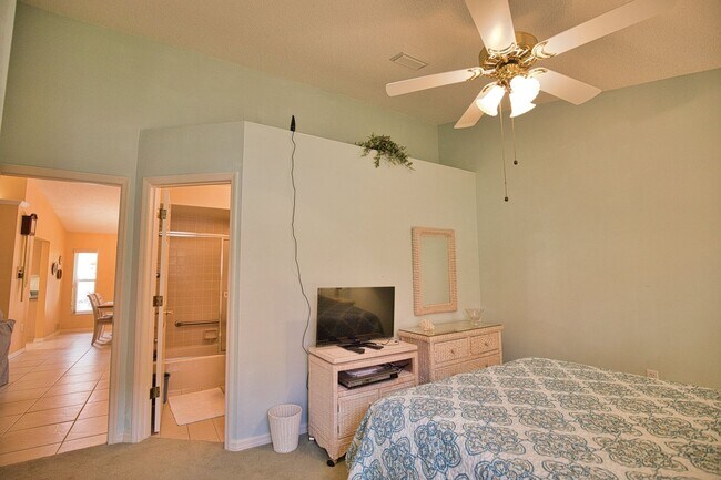 Building Photo - Seasonal Short-Term 3 Bedroom 3 Bathroom Home in The Patio Homes of Chestnut Creek!