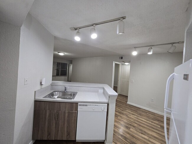 Building Photo - 12730 Vista Isles Dr