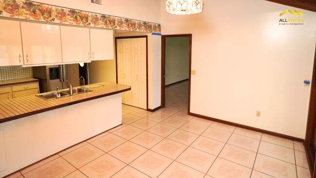 Building Photo - 3826 N Lake Orlando Pkwy