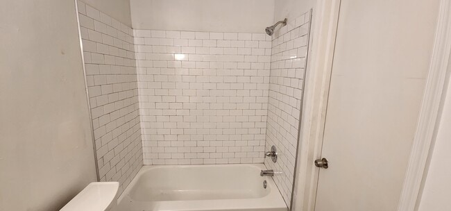 Upstairs Bath - 5620 Colter Ct