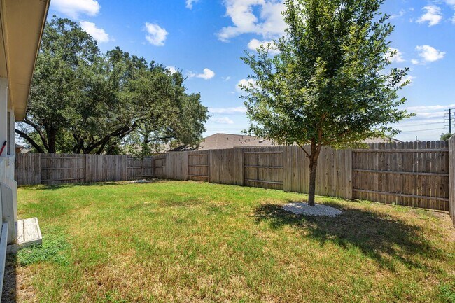 Building Photo - 1047 Raceland Rd