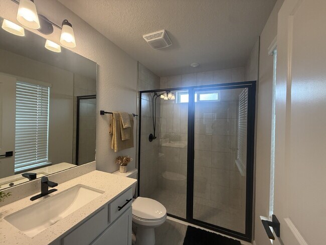 Building Photo - Modern 2-Bedroom Townhome with Garage Park...